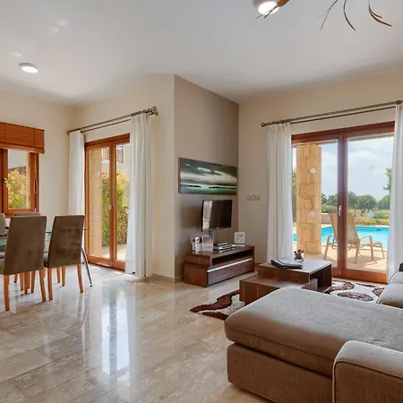 Aphrodite Hills Junior Junior J032 Air Conditioning Private Pool 2 Bedrooms P فيلة